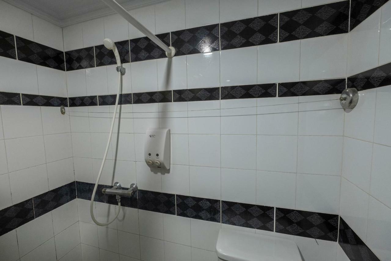 Oyo 628 Losari Metro マカッサル エクステリア 写真