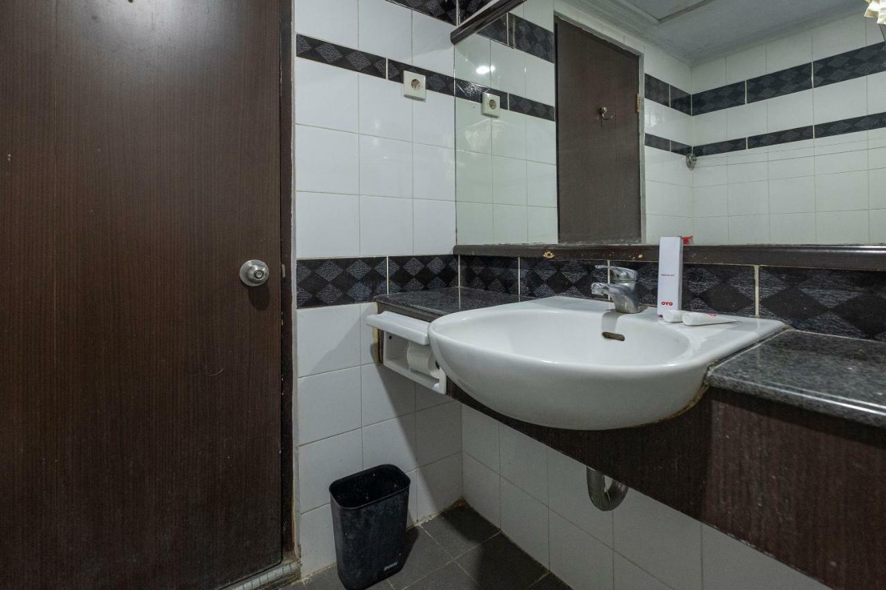 Oyo 628 Losari Metro マカッサル エクステリア 写真